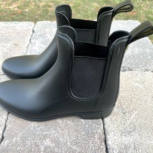 Sam Edelman ankle rain booties. Size 8.